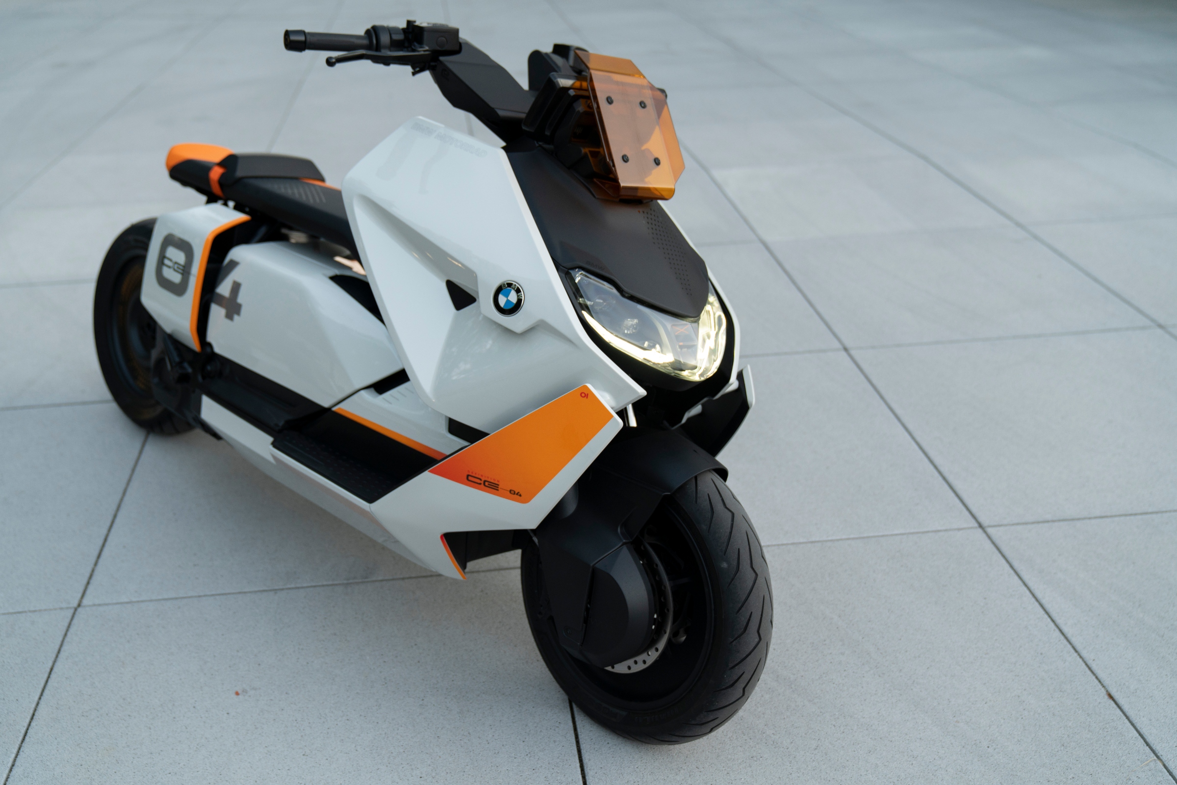 BMW Definition CE 04 redefines the humble scooter in a Visordown